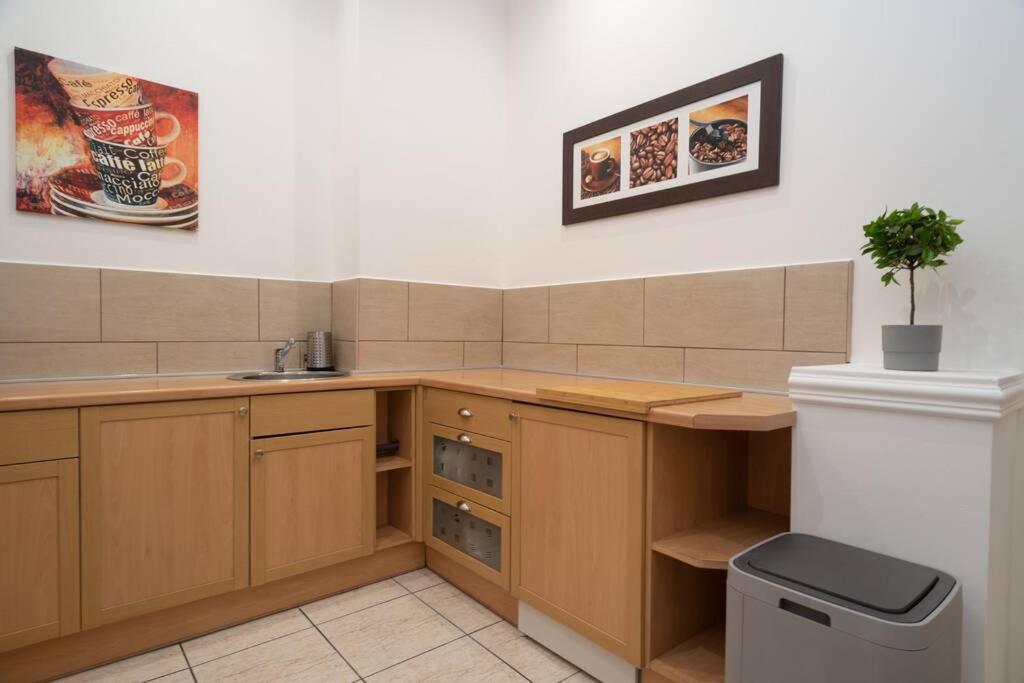 Best Located, 150 M2 5 Bedrooms Apt., Budapeste Exterior foto