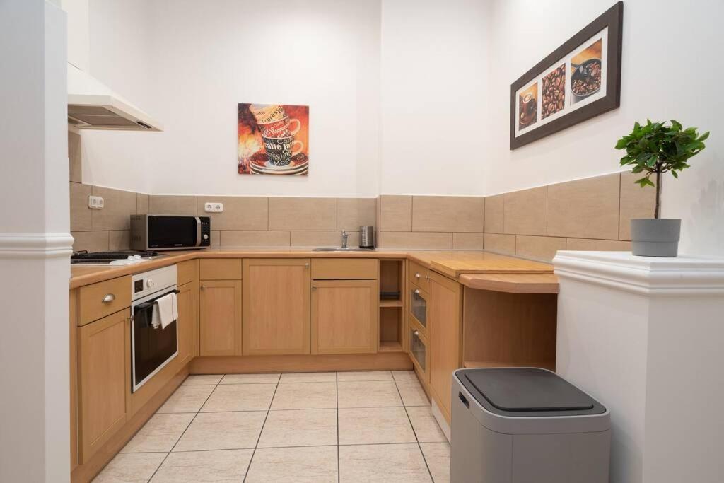 Best Located, 150 M2 5 Bedrooms Apt., Budapeste Exterior foto